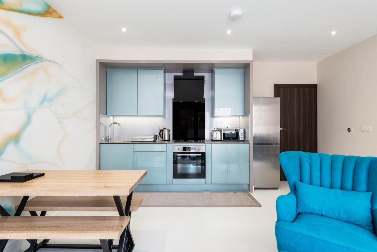 Home From Home - Reliable Long-Term Stay For Working Guests - Apartment 3 Джилингам Екстериор снимка