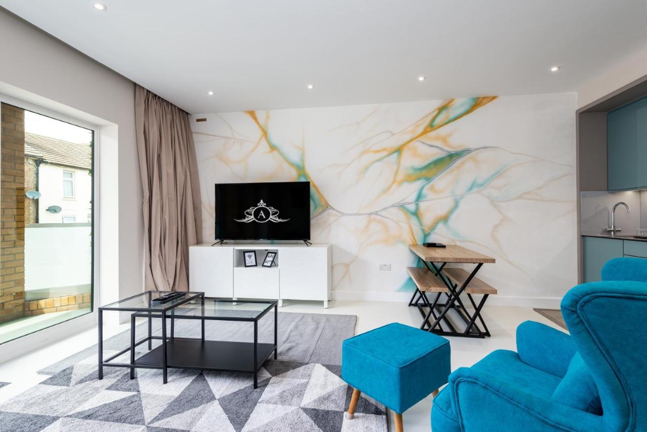 Home From Home - Reliable Long-Term Stay For Working Guests - Apartment 3 Джилингам Екстериор снимка